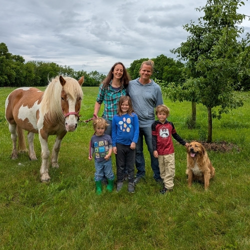Lauren Malenke Family with horse and dog